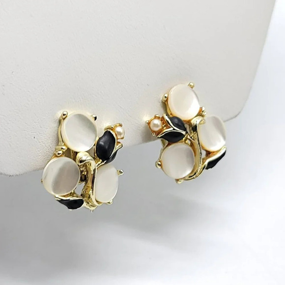 Gold Tone Black Enamel Tulip Faux Pearl Mother Of Pearl Circle Clip On Earrings - Picture 2 of 4